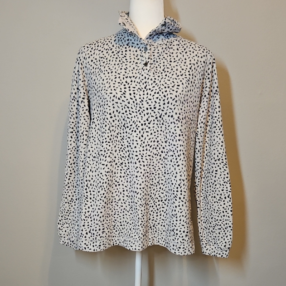 Aventura Black and Gray Tone Patterned Sweatshirt Button Closure Soft